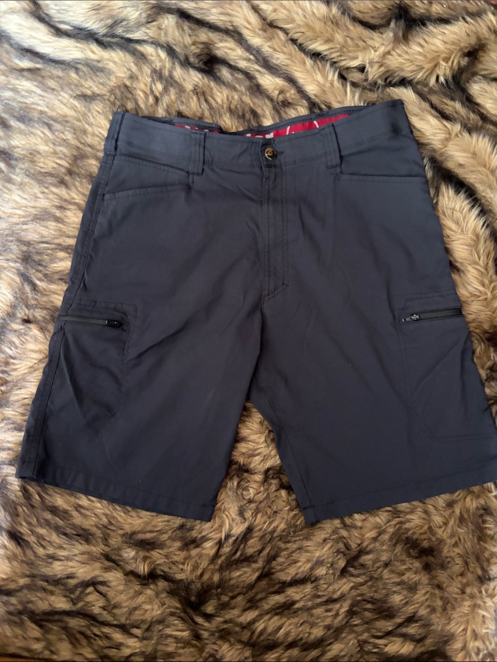 Wrangler Men's Charcoal Cargo Shorts with Zip Pockets Size 36